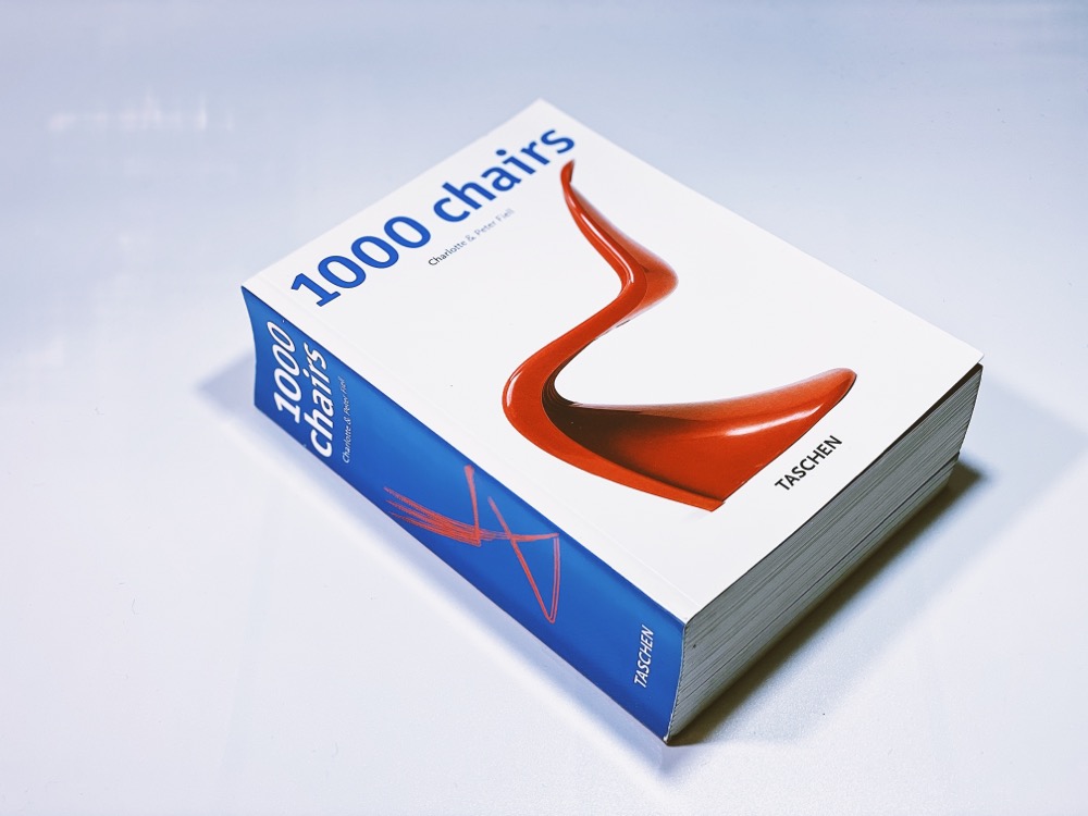 洋書1000Chairs 表紙